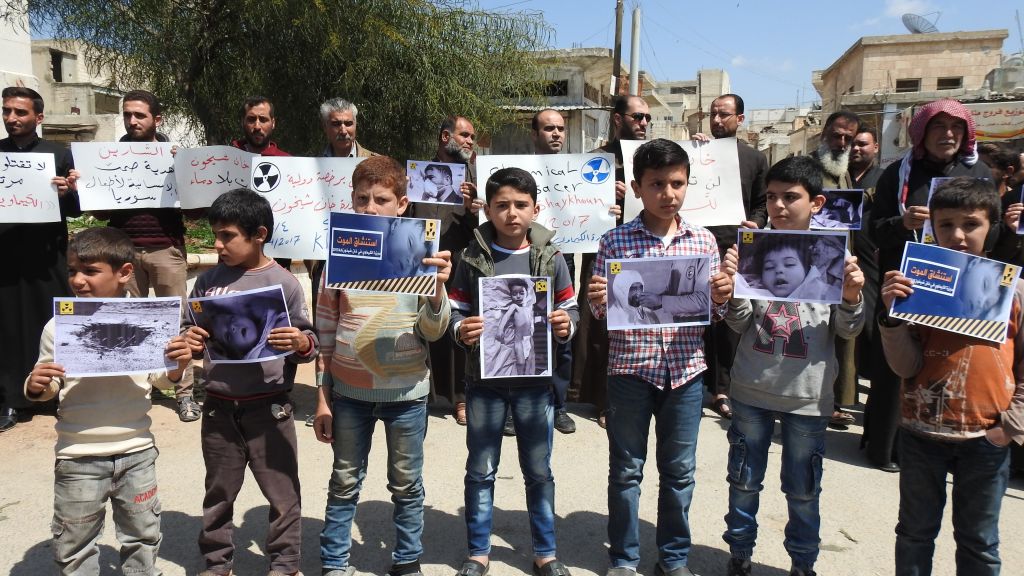 Protest in Idlib against Assad regime forces' suspected chemical gas attack
