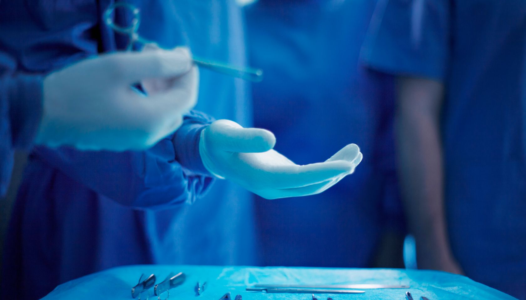 Handing doctor surgical tool in operating room