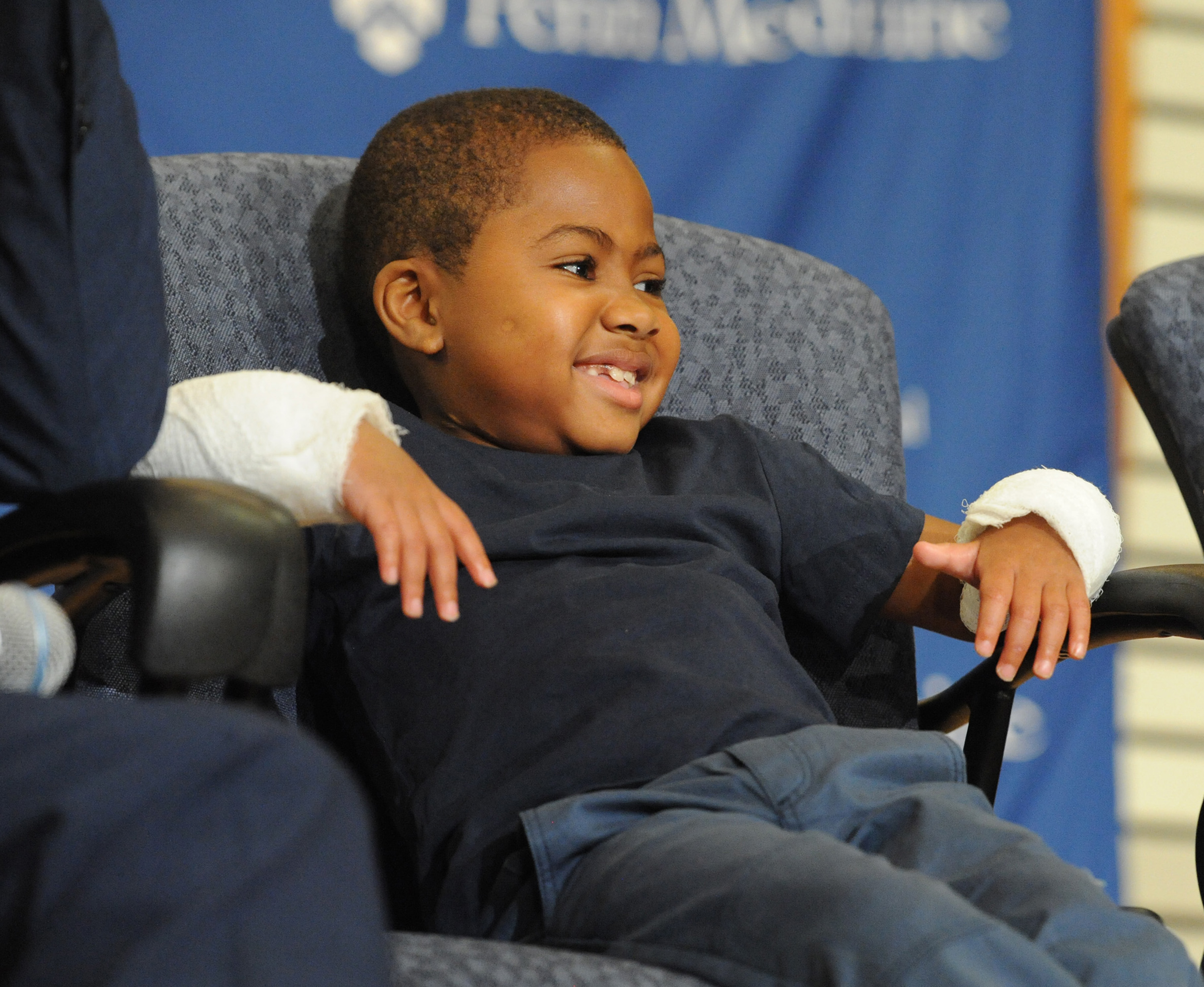 8-year-old Baltimore boy the worldâs first pediatric double-hand transplant recipient