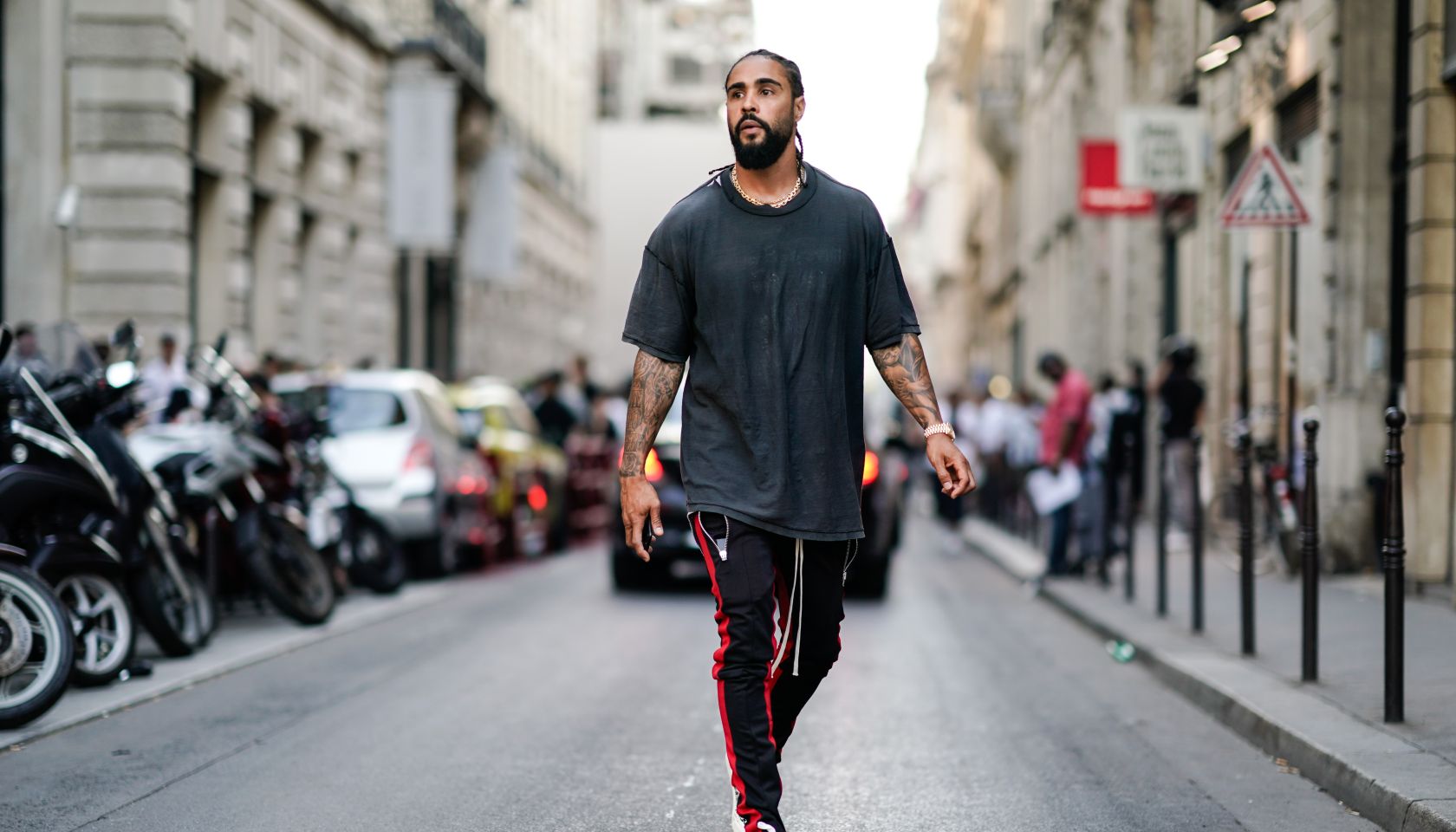 Street Style - Paris Fashion Week - Menswear Spring/Summer 2018 : Day One