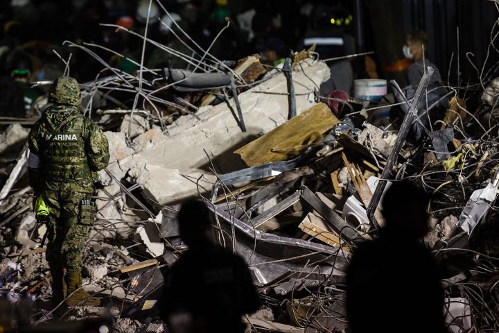 Powerful magnitude 7.1 quake rattles Mexico City