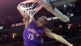 Toronto Raptors player Vince Carter gets his arm t
