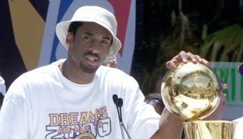 Kobe Bryant puts his hand on the NBA championship