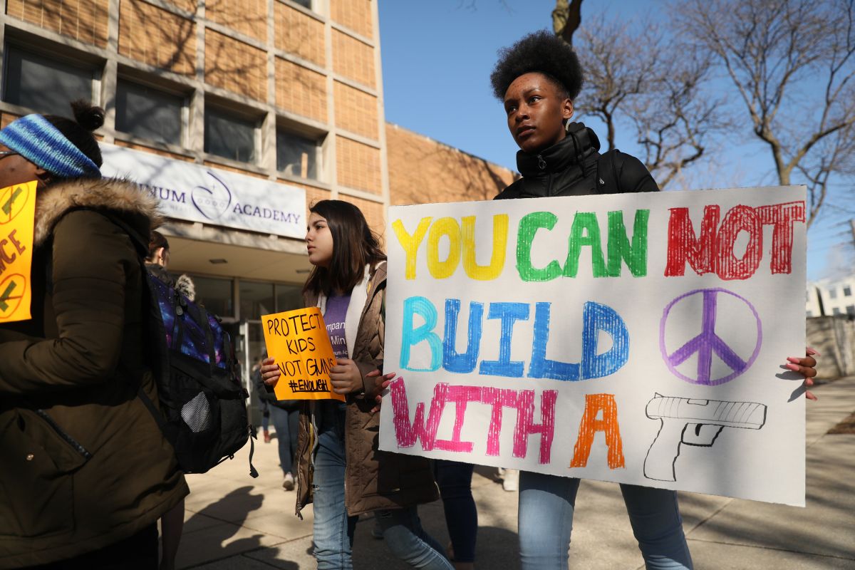 Students walk out from schools at 10am to protest gun violence - MD