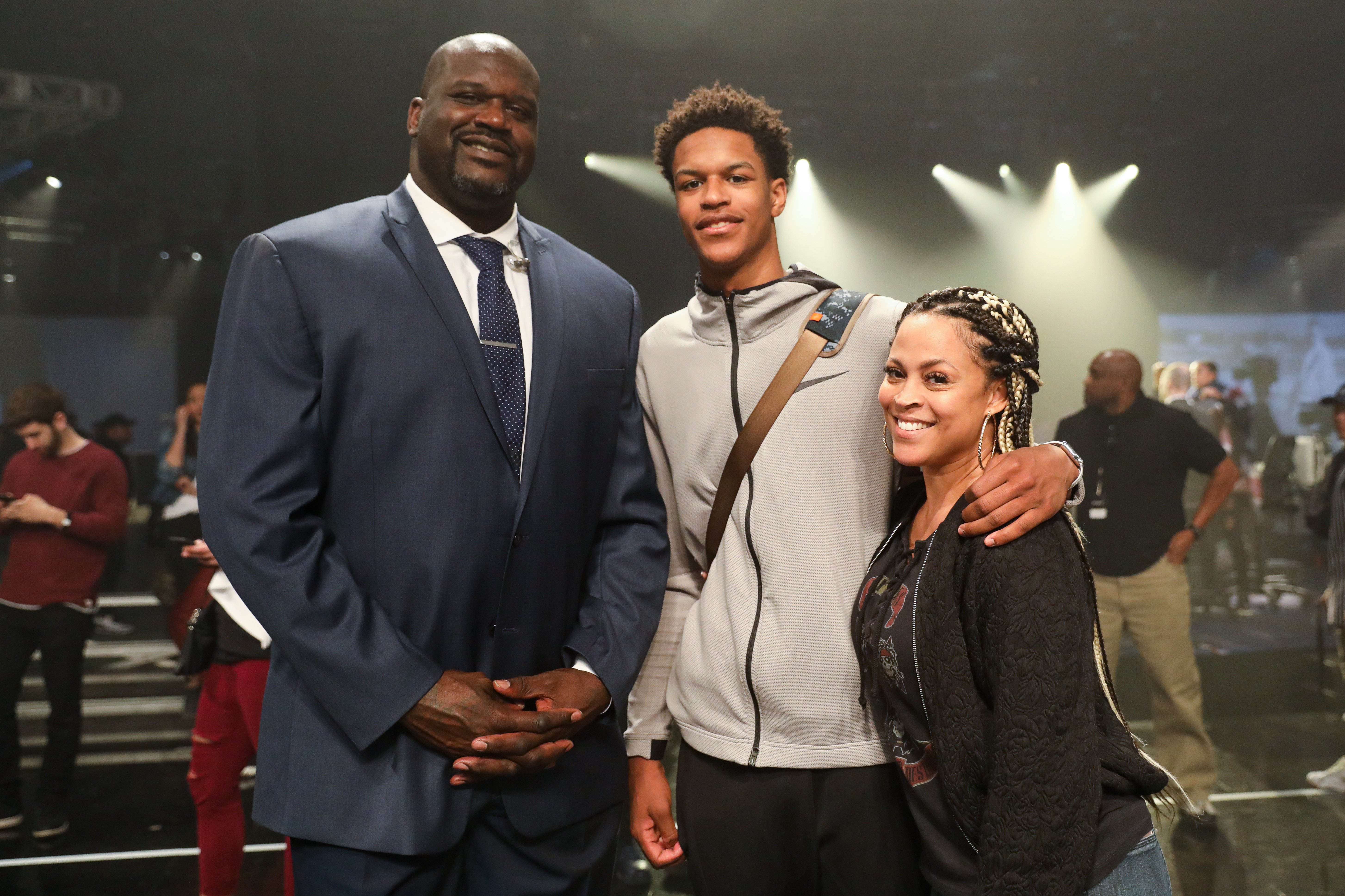 Against advice of famous father Shaq, Shareef O'Neal opts to