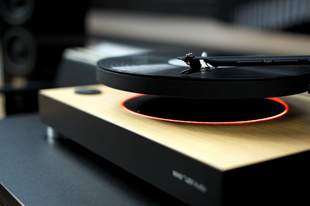 Kickstarter Campaigner Creates The World's First Levitating Turntable