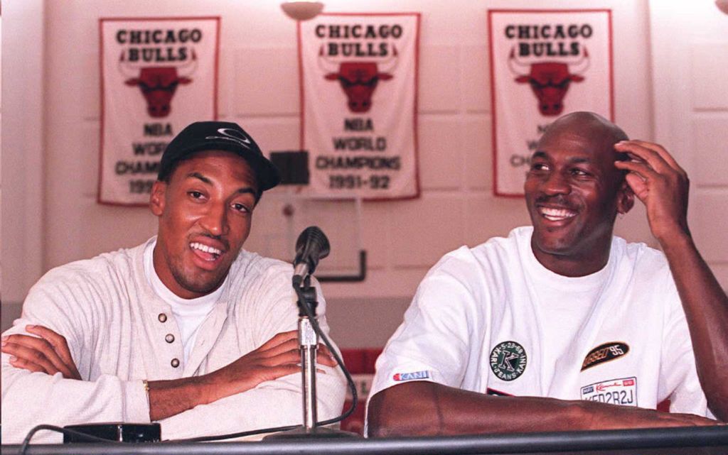 Chicago Bulls basketball stars Michael Jordan (R)