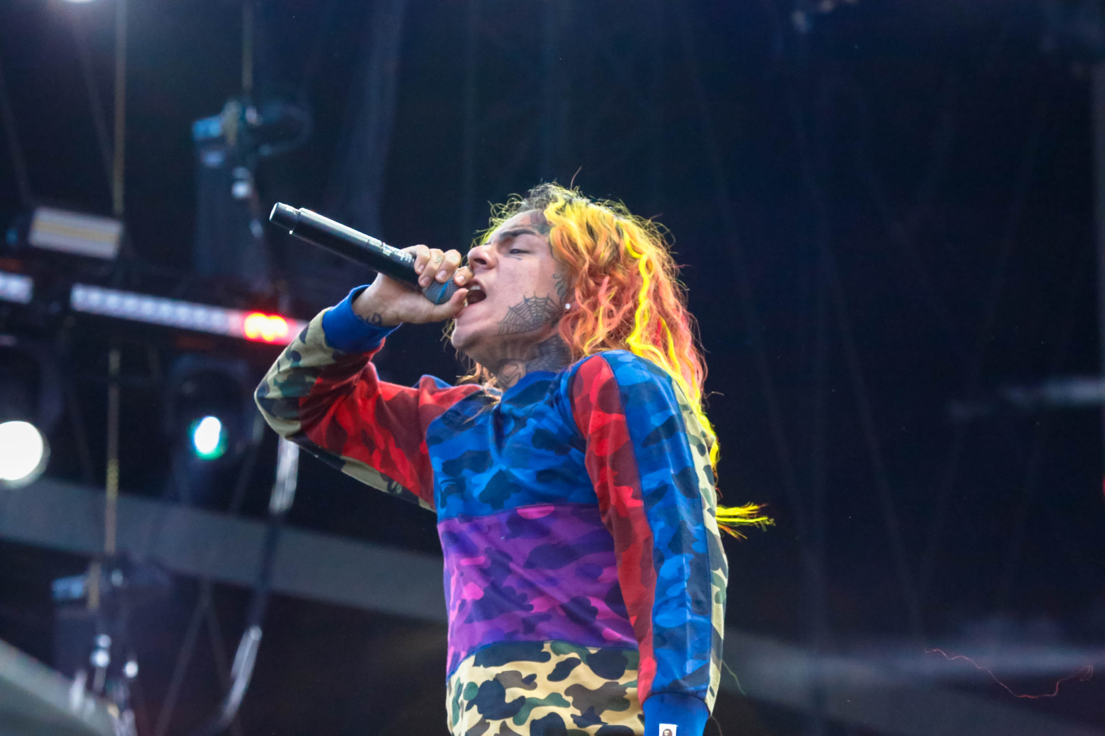 Tekashi 6ix9ine & Snoop Dogg "Beefing" On Instagram