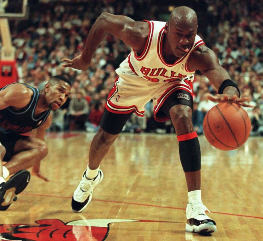 Michael Jordan of the Chicago Bulls (R) recovers t