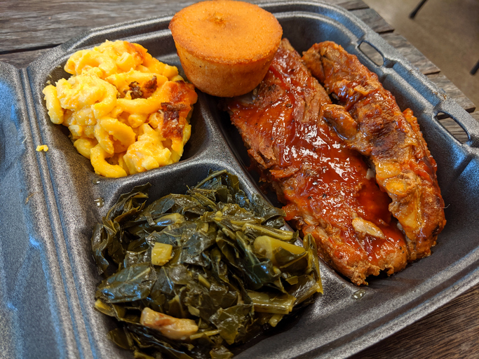 BlackOwned Soul Food Restaurant Runs Off Donations & Feeds The Hungry