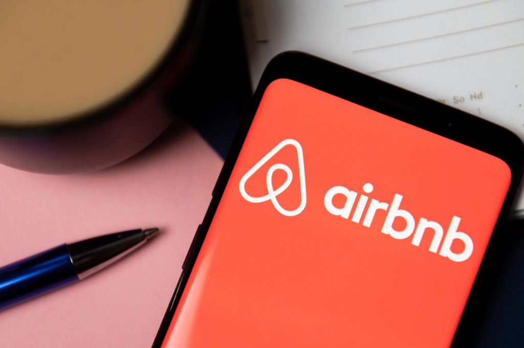 Airbnb Announces Ban On Terrorists Who Stormed The U.S. Capitol [Details]
