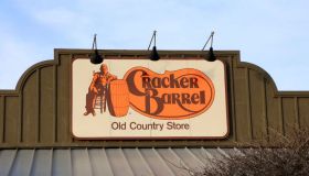 Cracker Barrel store and restaurant entrance sign