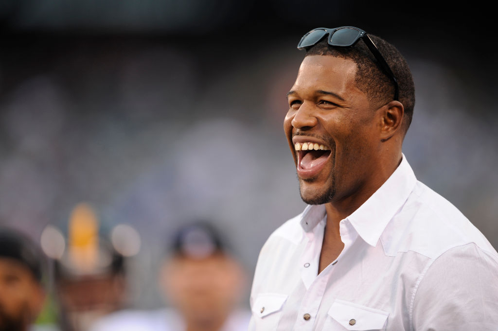 Michael Strahan Tackled His Trademark Gap Teeth… But Twitter Isn’t Smiling About It
