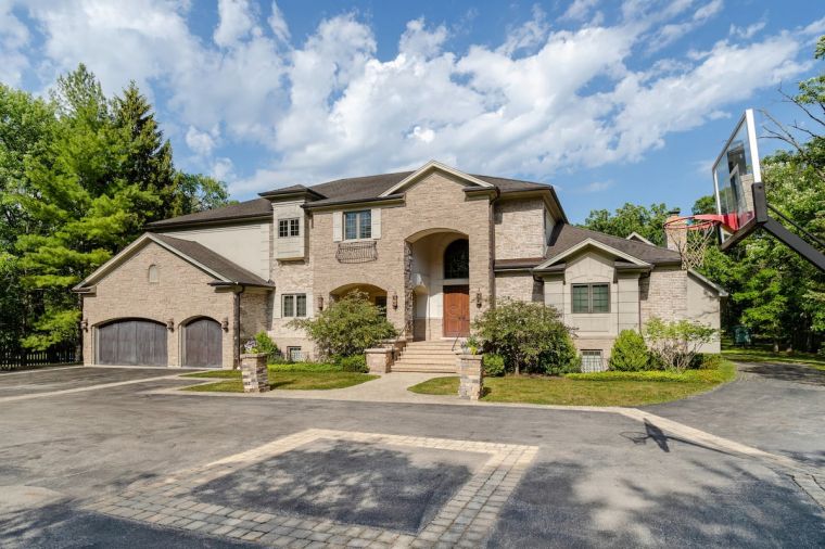 Scottie Pippen's Chicago Mansion On airbnb