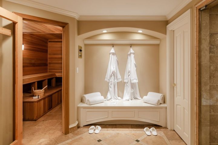 Scottie Pippen's Chicago Mansion On airbnb