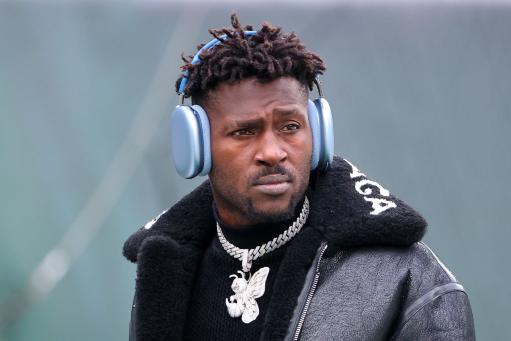 Antonio Brown Cut From Bucs After "Quiting" On Team, Twitter Had Thoughts