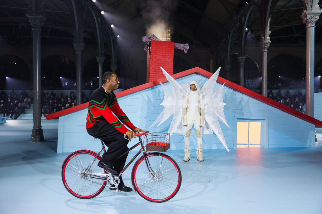 Virgil Abloh stages his first Louis Vuitton show in Paris – Louis