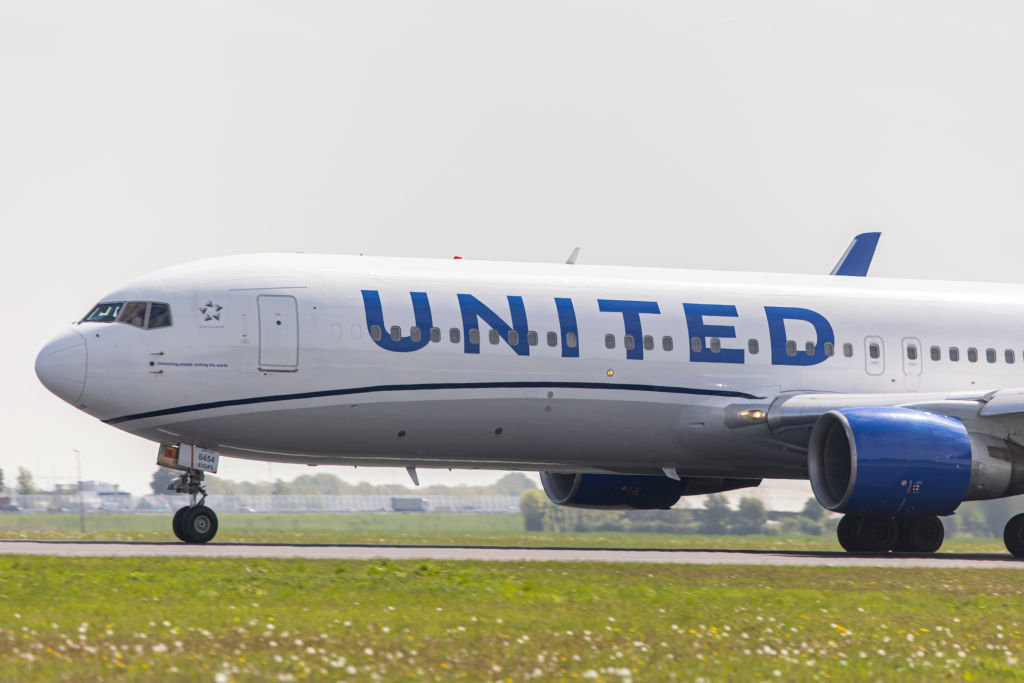 United Airlines Boeing 767 Departing From Amsterdam