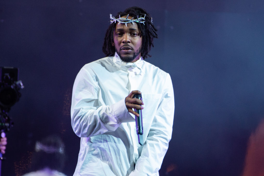 Kendrick Lamar Wears Tiffany & Co. Crown of Thorns for Glastonbury  Performance