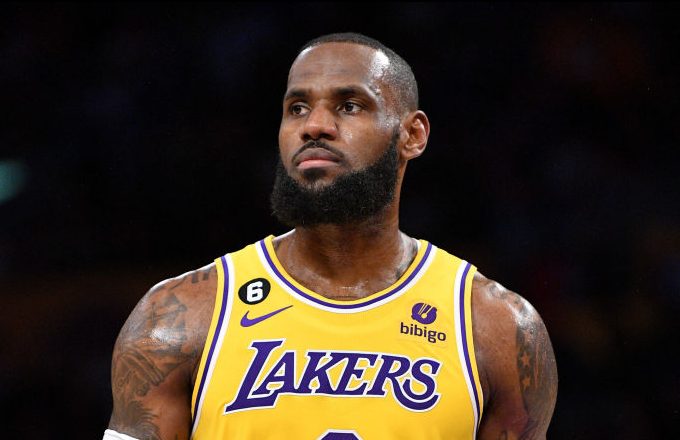 LeBron James Rips Press For Not Asking Him About Jerry Jones