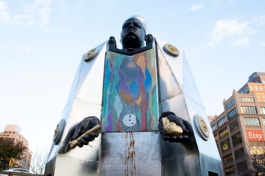 biggie statue in brooklyn