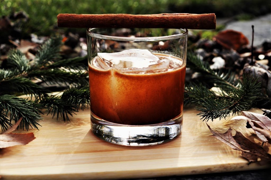 Holiday Cocktail Guide 2023