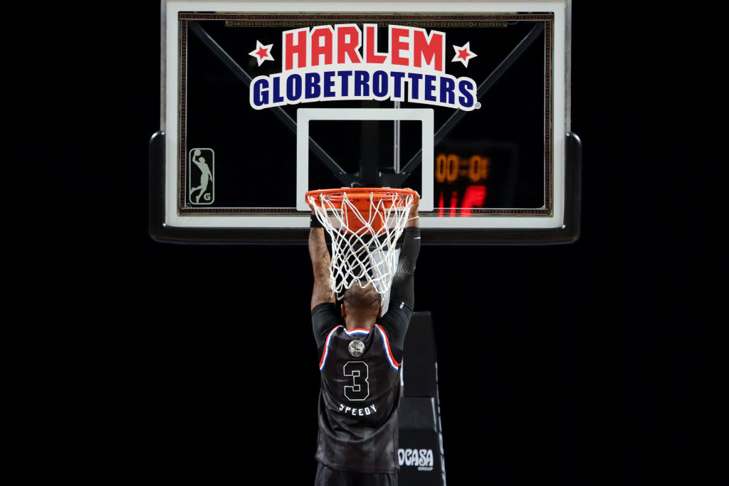 The Harlem Globetrotters Visit Mexico City