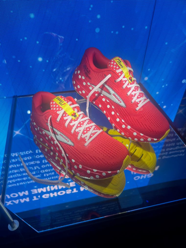 runDisney x Brooks Ghost Max 2 Minnie Mouse