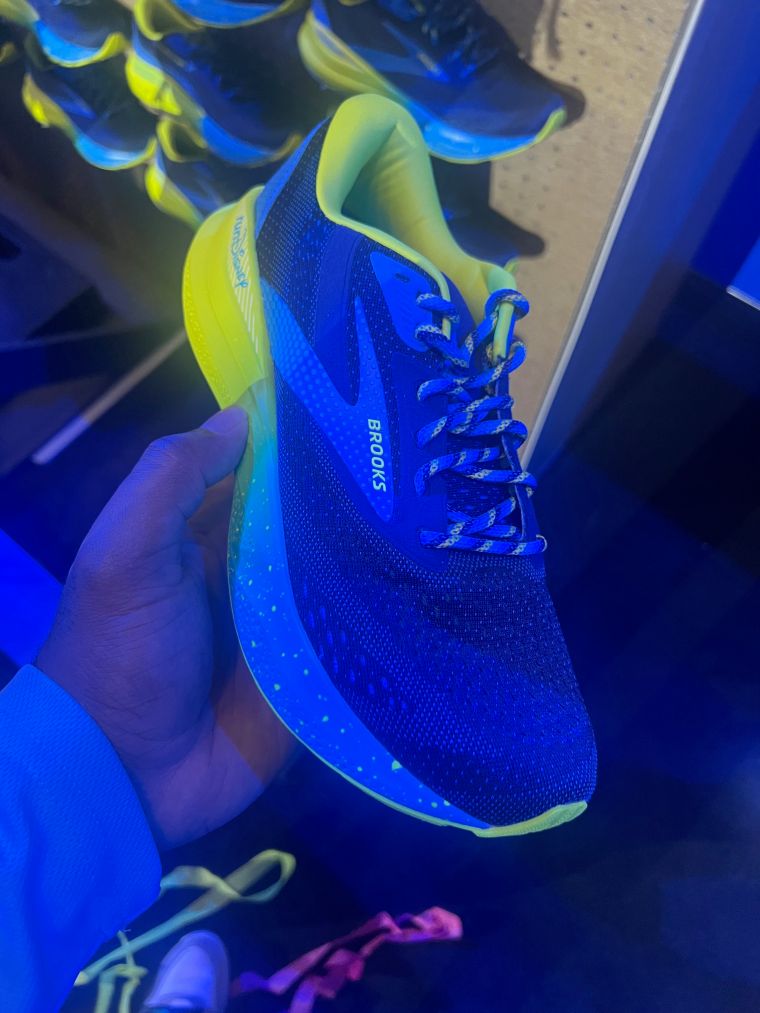 runDisney x Brooks Adrenaline GTS 24 runDisney