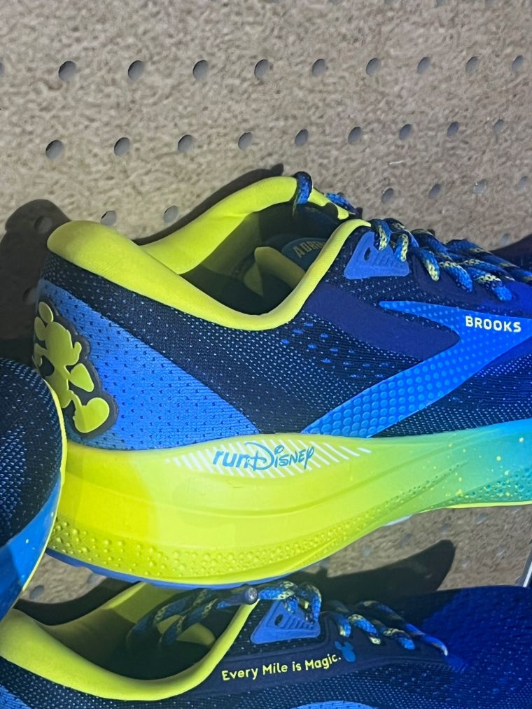 runDisney x Brooks Adrenaline GTS 24 runDisney
