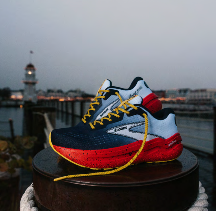 runDisney x Brooks Ghost Max 2 Mickey Mouse