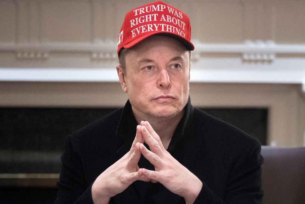 Elon Musk Wants Derek Chauvin Freed For George Floyd’s Murder, Sparks Social Media Firestorm