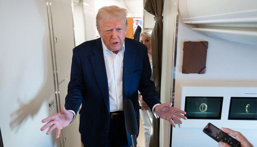 Kamala Harris Responds To Hecklers During Chicago Book Event Kamala Harris Responds To Hecklers During Chicago Book Event