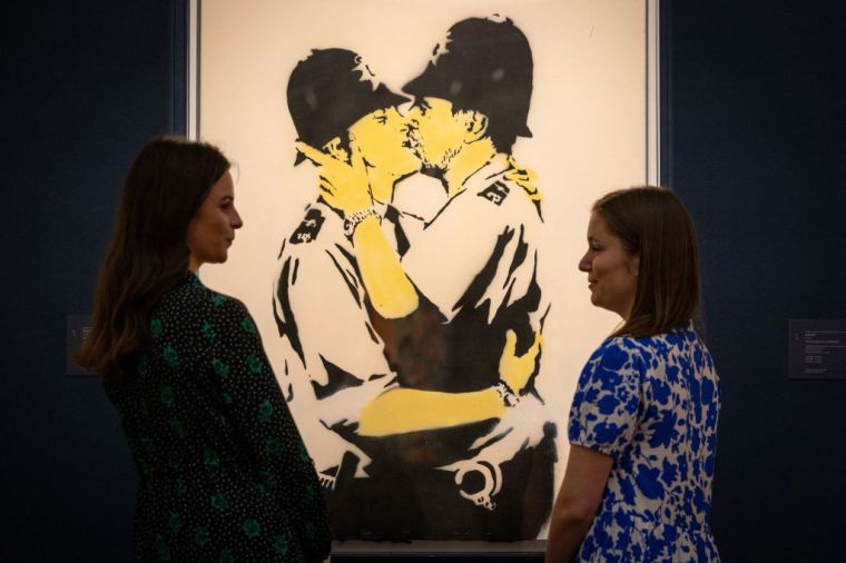 "Kissing Coppers" (2004)