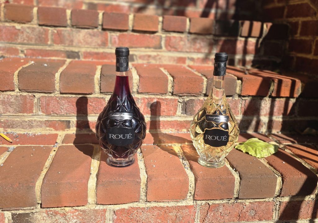 Roué Bottle Shot Outdoors