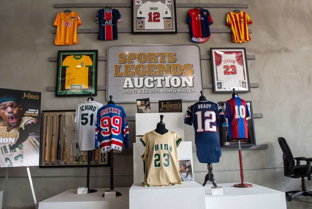 gifts-for-sports-fan-guide