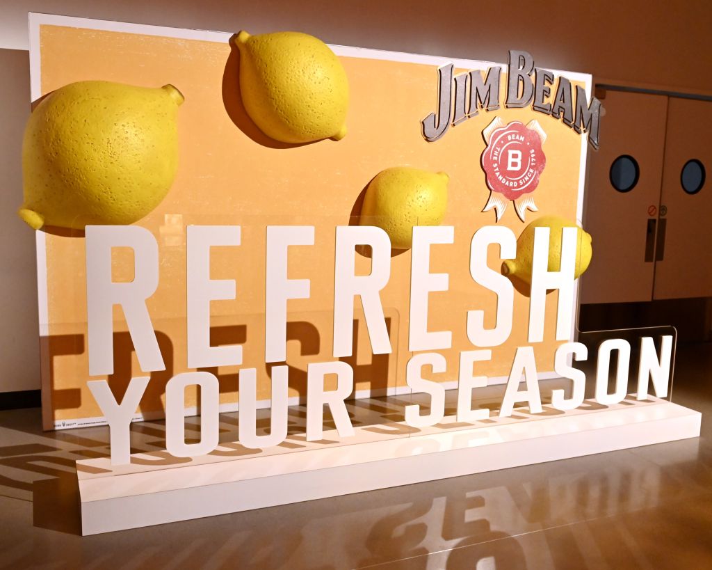 Jim Beam & Lemonade Kit Refresh Your Season