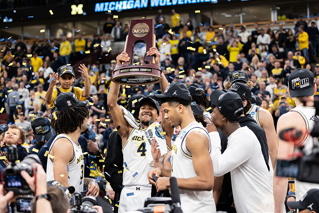 Nimari Burnett (C) of the Michigan Wolverines celebrates