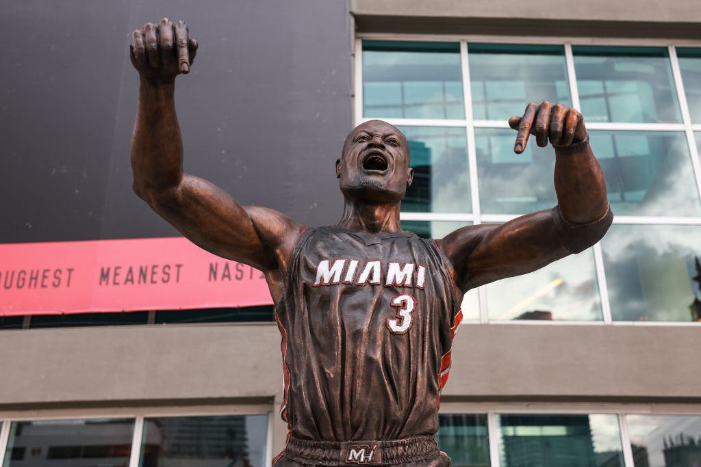 Best & Worst Statues In Sports History