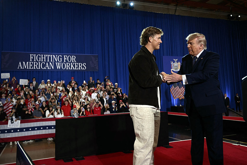 Jaxson Dart Speaks With Teammates Following Donald Trump Intro, Social Media Still Reacting
