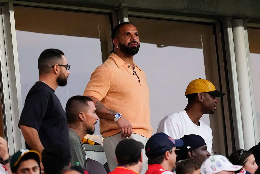 Barking & Porn Stars: Here Are The Top Moments From Drake’s 20-v-1 Stream