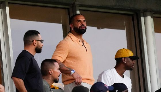 Barking & Porn Stars: Here Are The Top Moments From Drake's 20-v-1 Stream 3 17863770887359