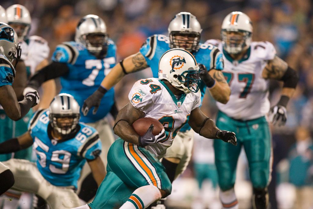 NFL: NOV 19 Dolphins at Panthers