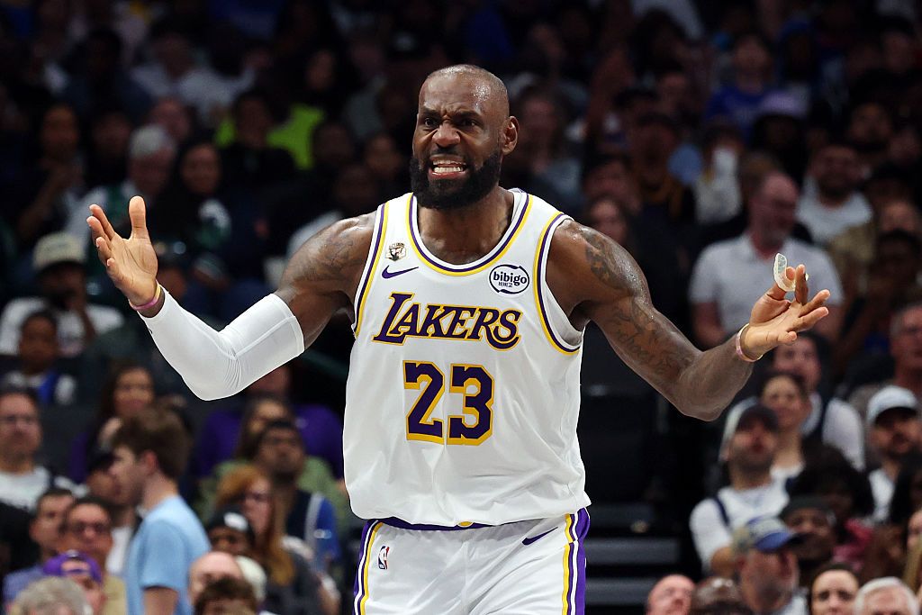 Los Angeles Lakers v Dallas Mavericks